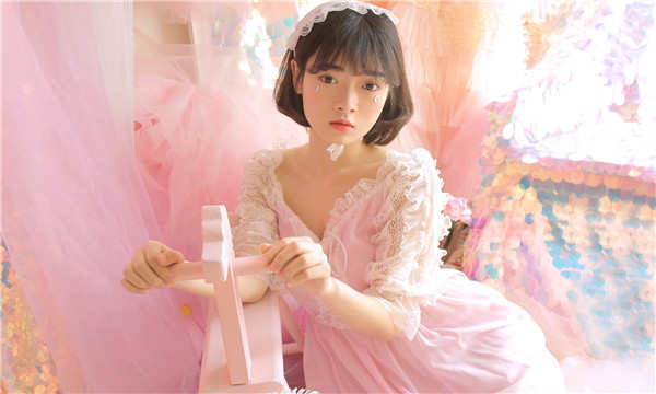 红原供卵试管代怀生子多少钱？这一直是很多不孕不育家庭关注的话题。在中国，不孕不育的发生率越来越高，根据《中国不孕不育现状调研报告》显示，育龄夫妇的不孕不育率从20年前的3%增长至现在的12.5%-18.2%，患者人数高达6000万以上。在这样的背景下，许多家庭通过供卵试管来实现自己的生育梦想。那么，供卵试管代怀生子的费用到底是多少呢？